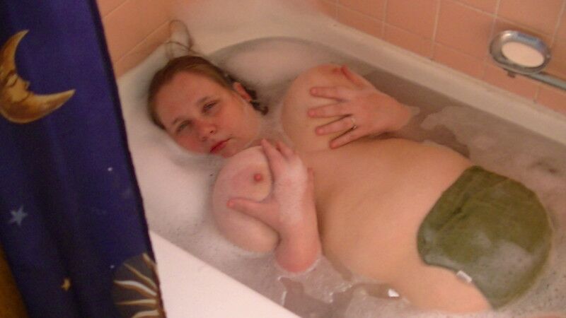 Christine prend un bain