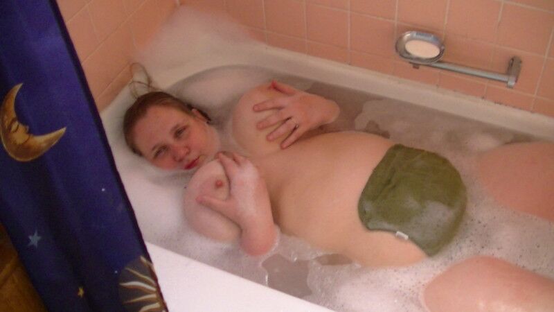 Christine prend un bain