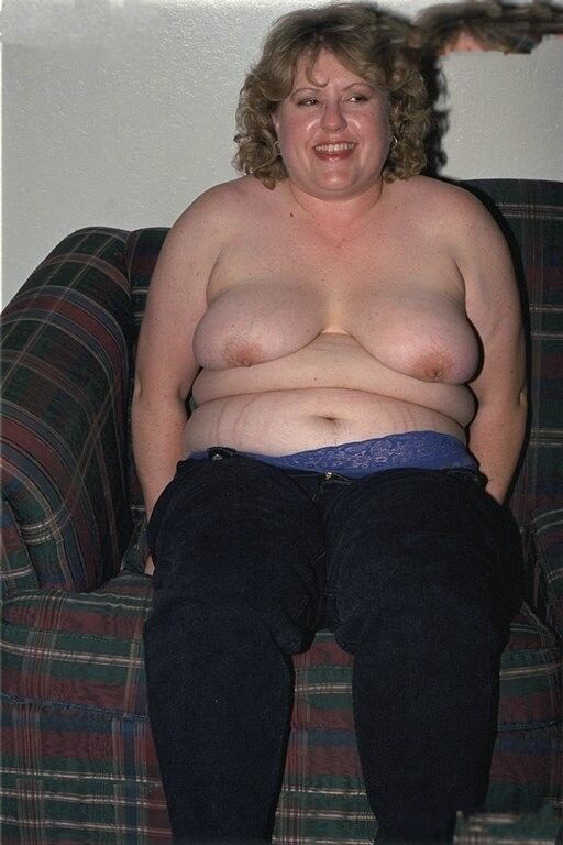 FAT HAIRY BRITISH MOM POSING - RARE OLDER WEB FILES