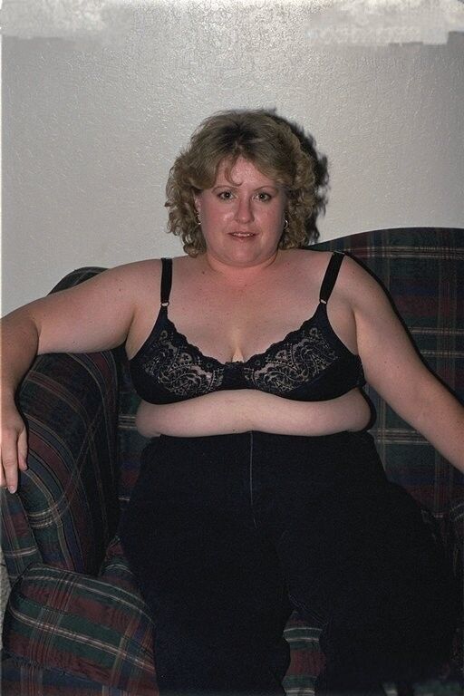 FAT HAIRY BRITISH MOM POSING - RARE OLDER WEB FILES