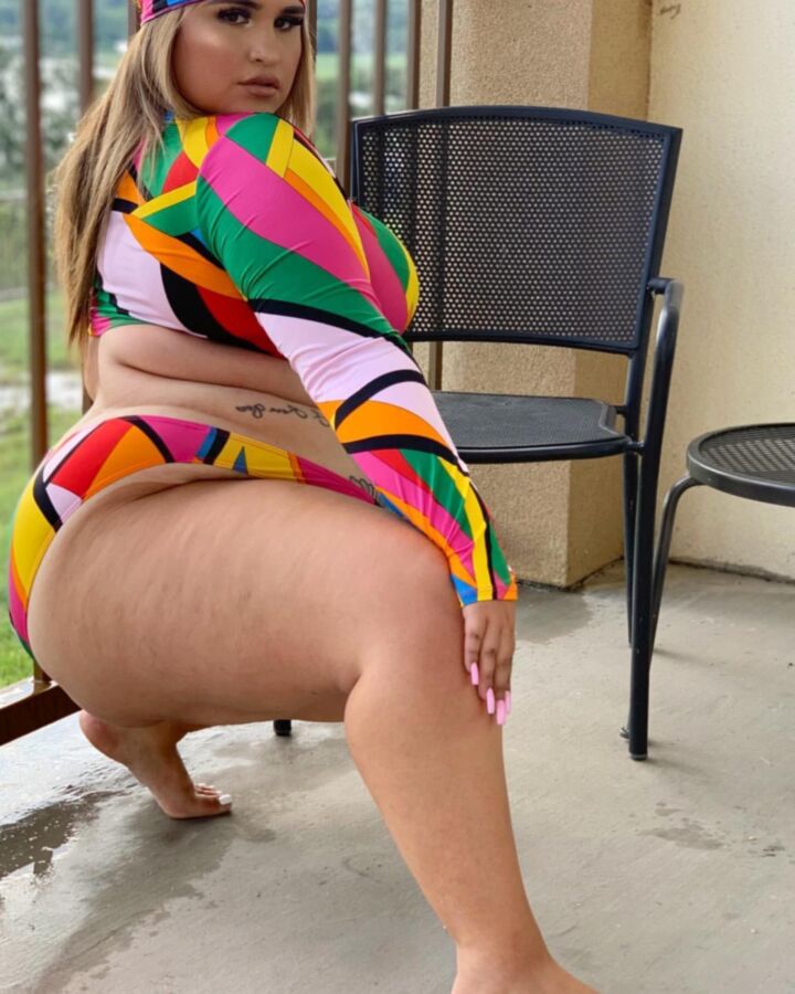 Samantha Nivia - Modelo BBW con curvas gruesas