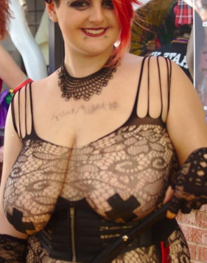 Junge College-Studentin BBW Goth mit einem TOLLEN Körper!