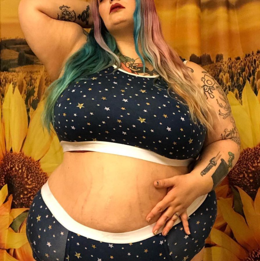 Lilith Fury - Modelo fofo de lingerie BBW