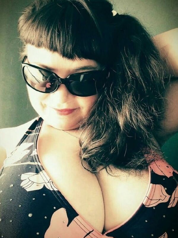 Morena gordita con grandes tetas - seguro Rusia