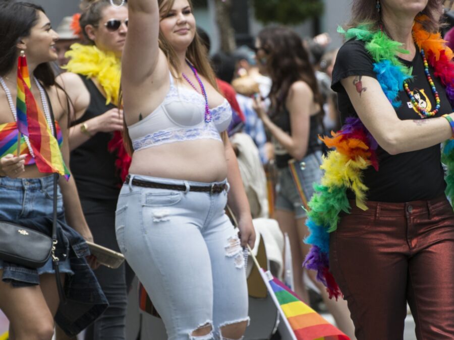 Femmes potelées sexy 324 (Beautés sur Pride Parade BBW)