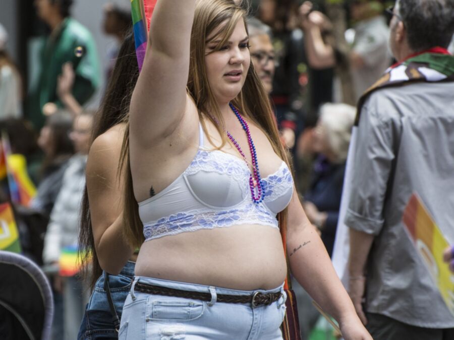 Mujeres gorditas sexys 324 (Bellezas en el Desfile del Orgullo BBW)