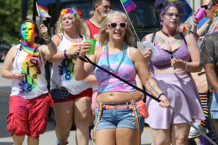 Femmes potelées sexy 324 (Beautés sur Pride Parade BBW)