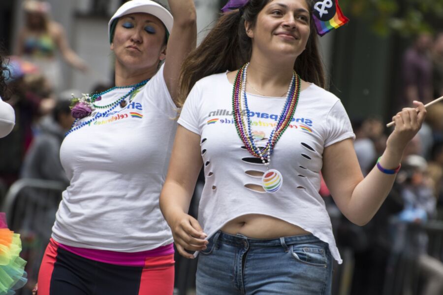 Femmes potelées sexy 324 (Beautés sur Pride Parade BBW)