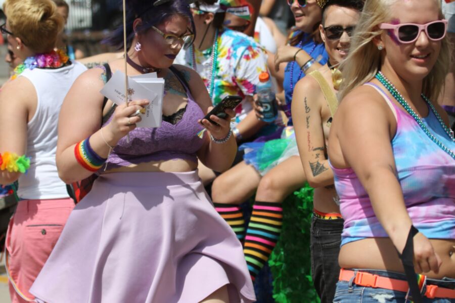 Femmes potelées sexy 324 (Beautés sur Pride Parade BBW)