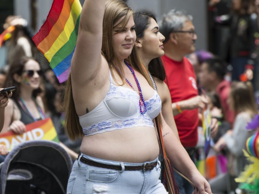 Mujeres gorditas sexys 324 (Bellezas en el Desfile del Orgullo BBW)