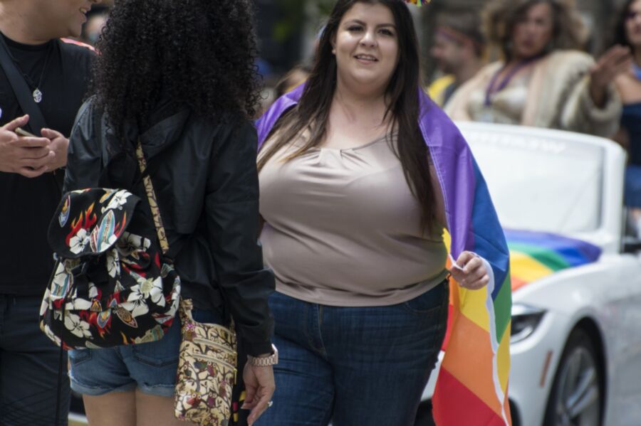 Mujeres gorditas sexys 324 (Bellezas en el Desfile del Orgullo BBW)