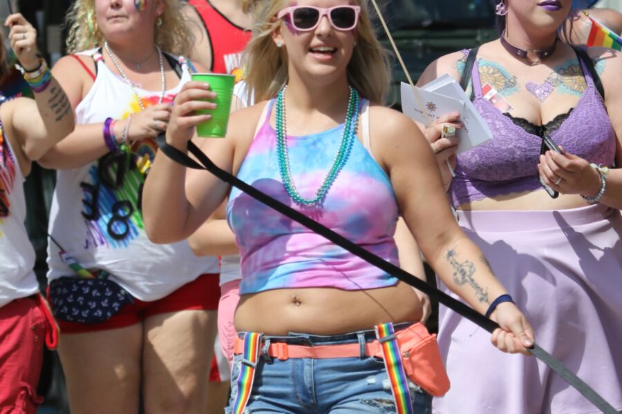 Femmes potelées sexy 324 (Beautés sur Pride Parade BBW)