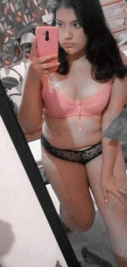 Gorda puta de ojos guapos y tetas ricas