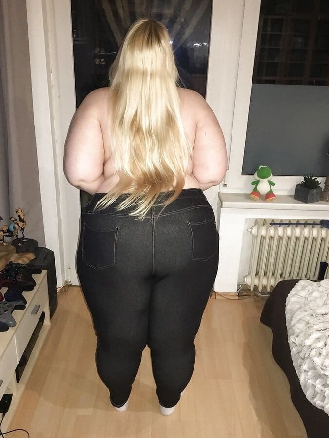 SEXY ALLEMANDE BBW AMATEUR SANDY (GALERIE CHAUDE)