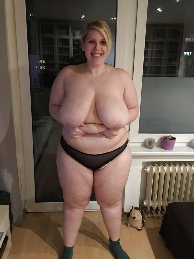 SEXY ALLEMANDE BBW AMATEUR SANDY (GALERIE CHAUDE)