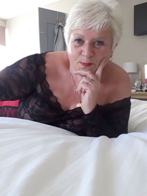 Joolz UK BBW GILF Salope