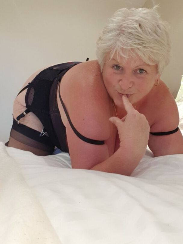 Joolz UK BBW GILF Salope