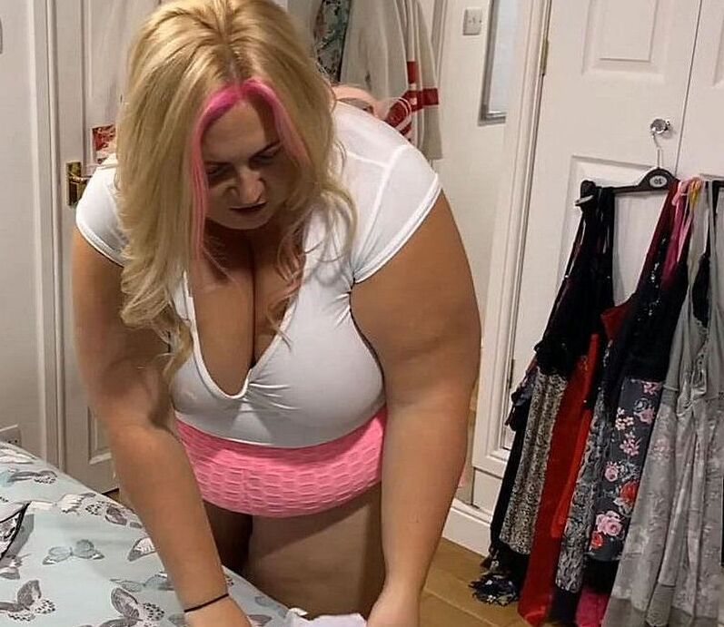 Adele - Beautiful in Tight Pink Panties