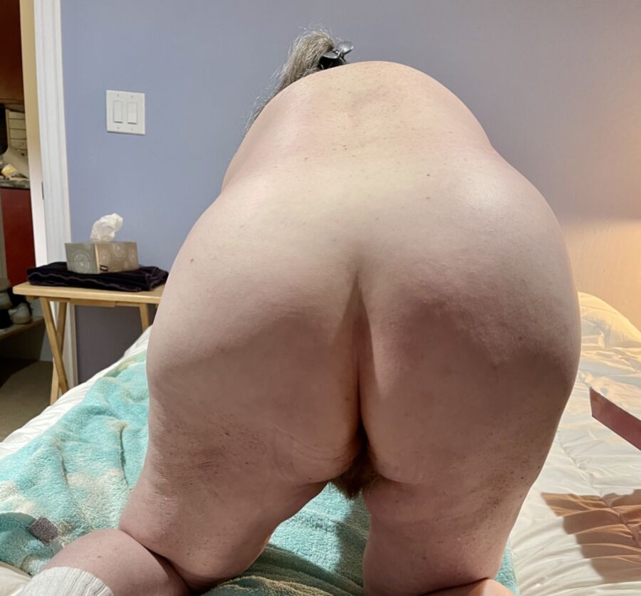 Granny Showing Her Ass