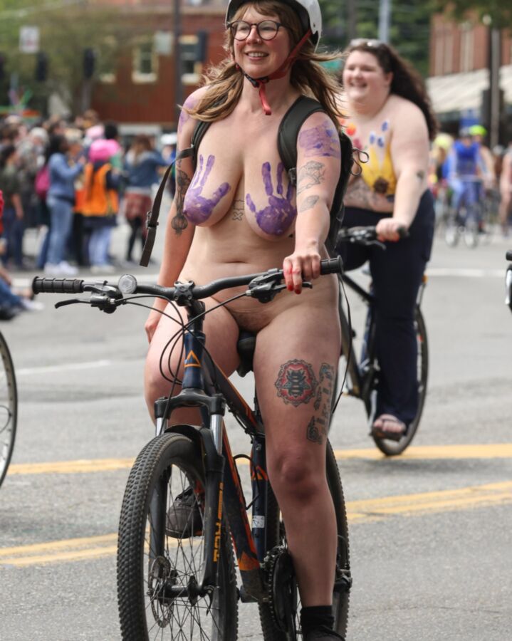 Mulheres gordinhas sexy (belezas peitudas passeio de bicicleta BBW)