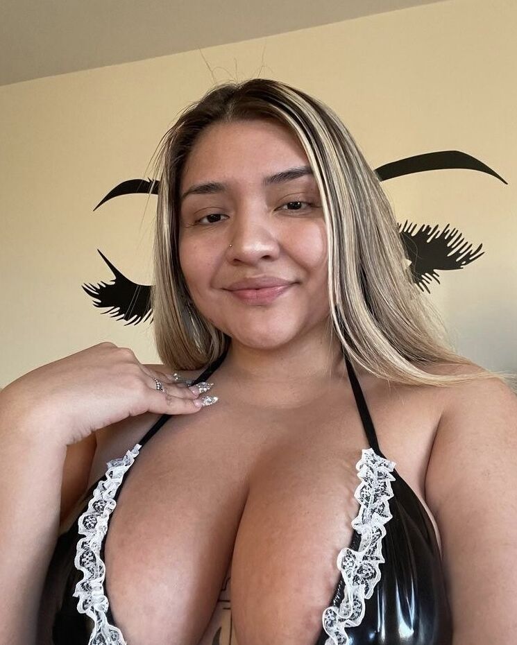 Juicy thick Arab BBW