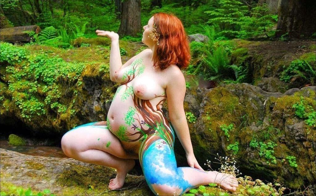 BodyPainting Redhead Preggo Chubby