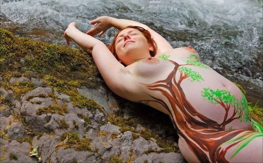 BodyPainting Redhead Preggo Chubby