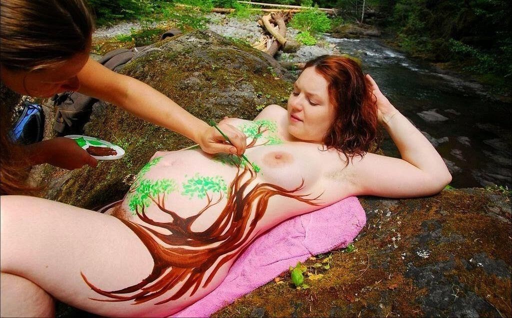 BodyPainting Redhead Preggo Chubby