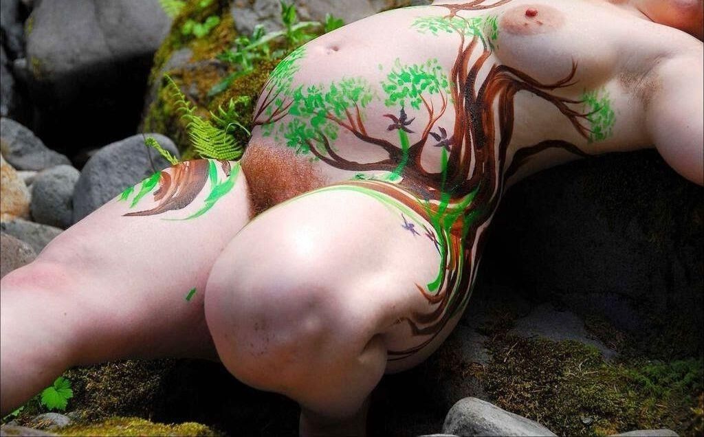 BodyPainting Redhead Preggo Chubby