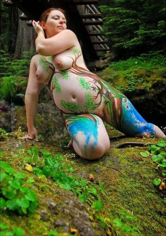 BodyPainting Redhead Preggo Chubby