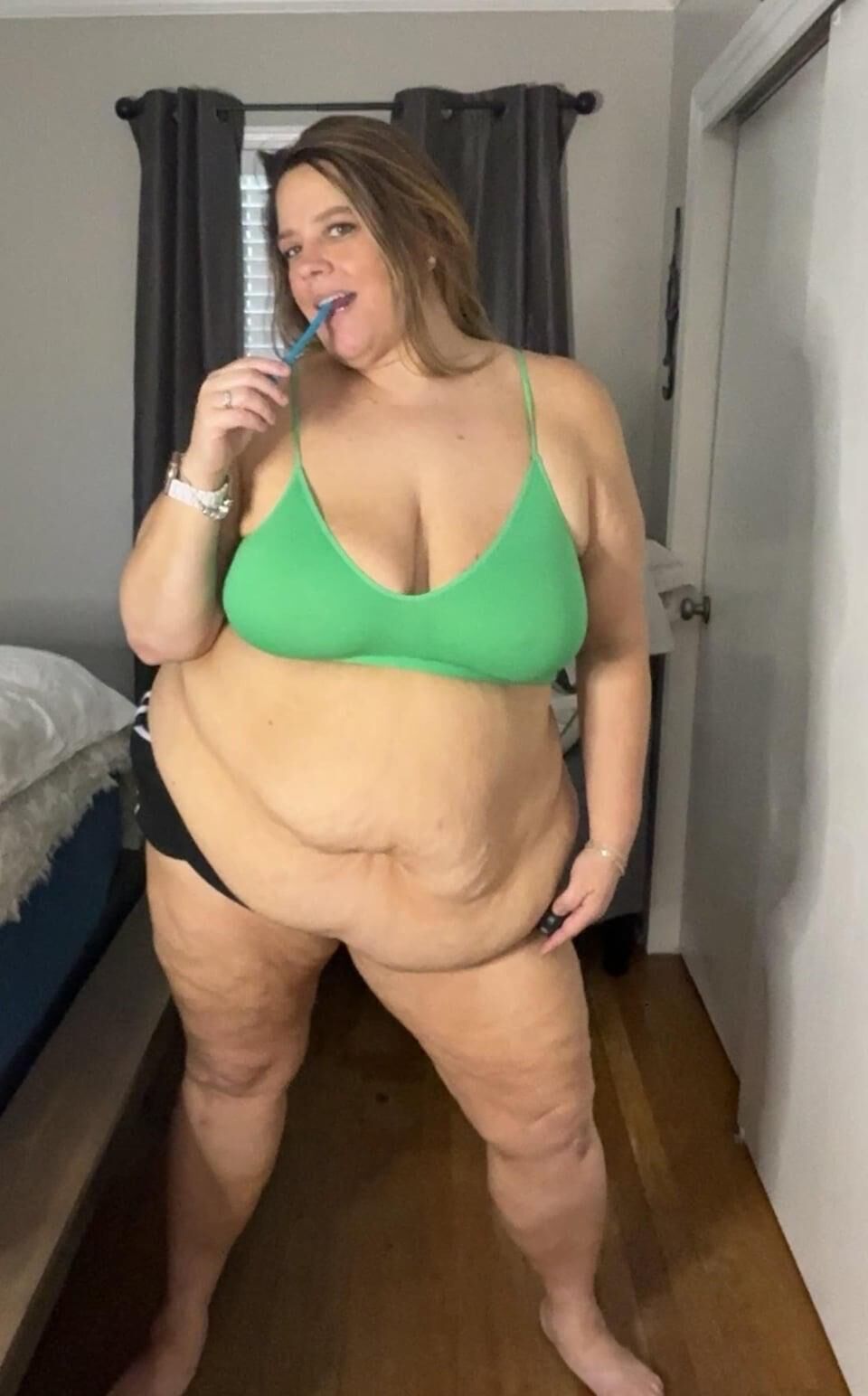 Stunning Beautiful Big Belly MILF 