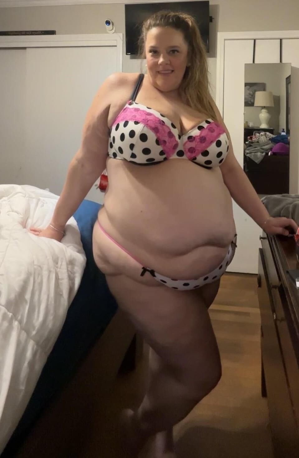 Stunning Beautiful Big Belly MILF 