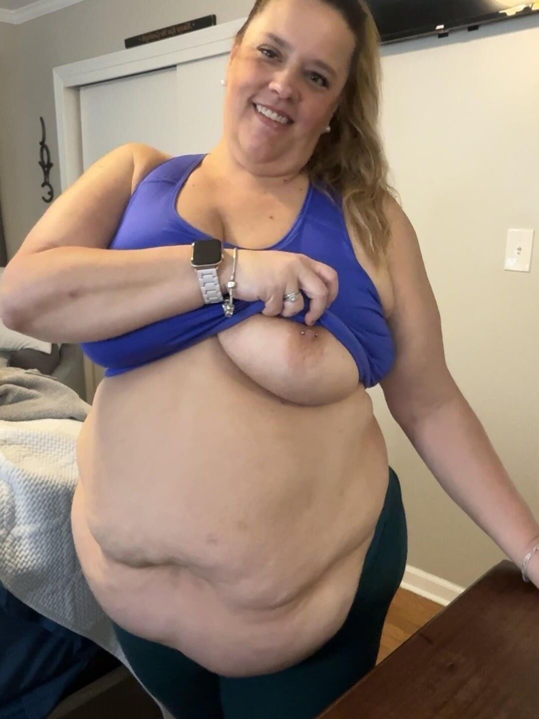 Stunning Beautiful Big Belly MILF 