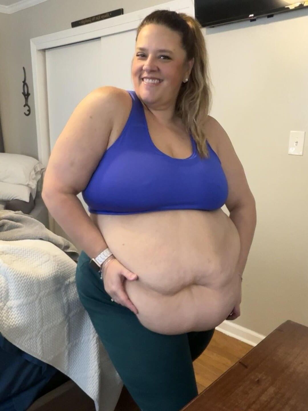 Stunning Beautiful Big Belly MILF 