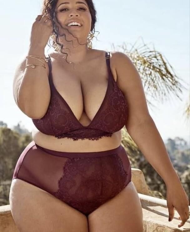 Sexy curvy models