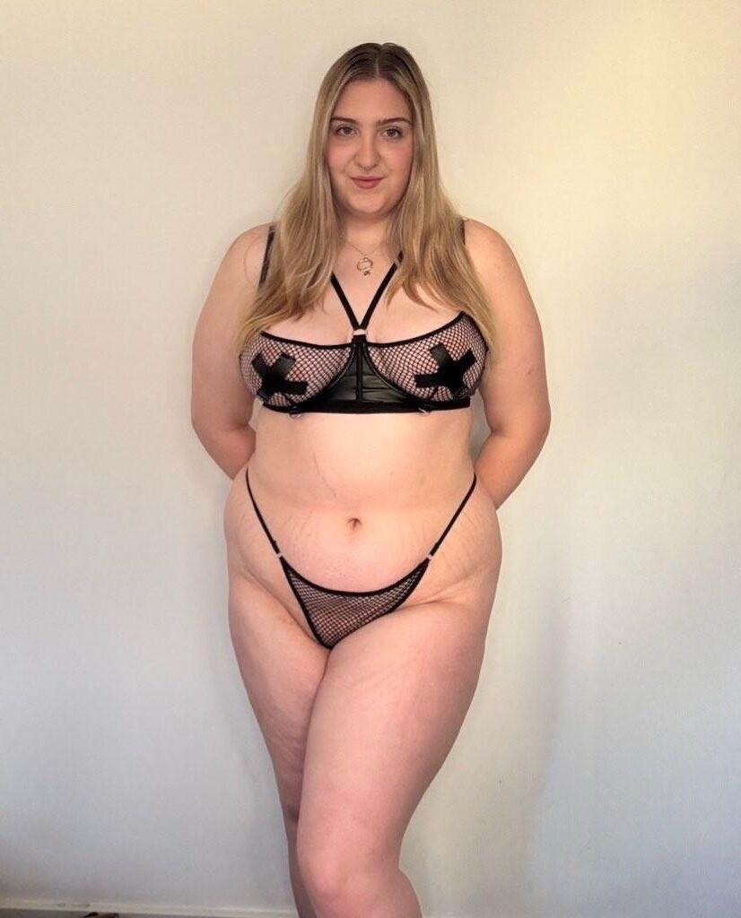 Blonde British BBW MIA ROSE