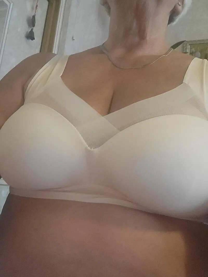 sexy busty mature gilf