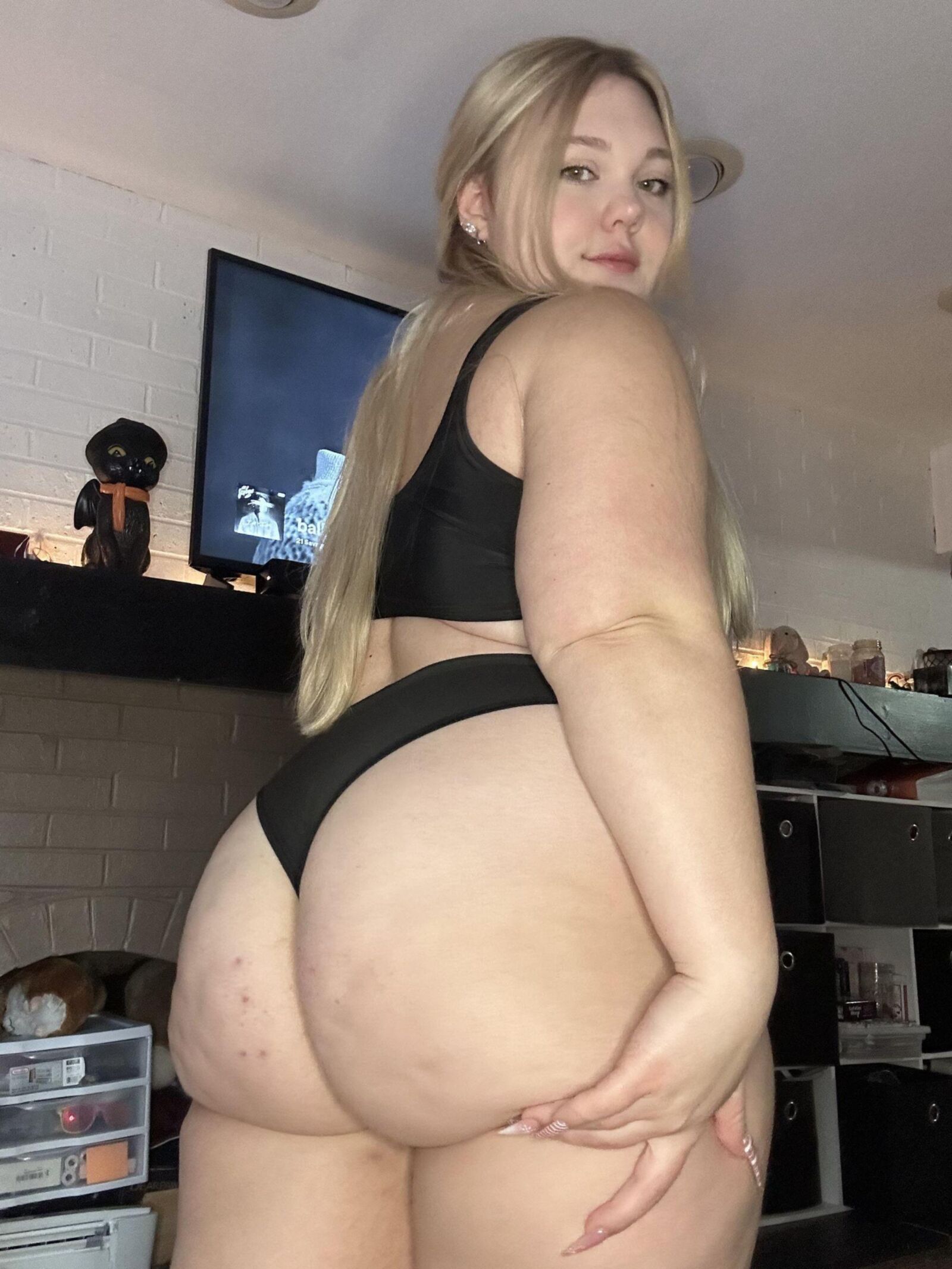 Lxves_ (Sar) (BBW)