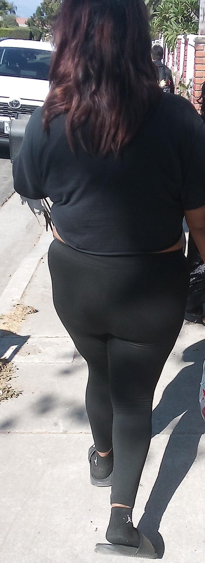 CHINA LOCAS FAT ASS IN LEGGINGS 