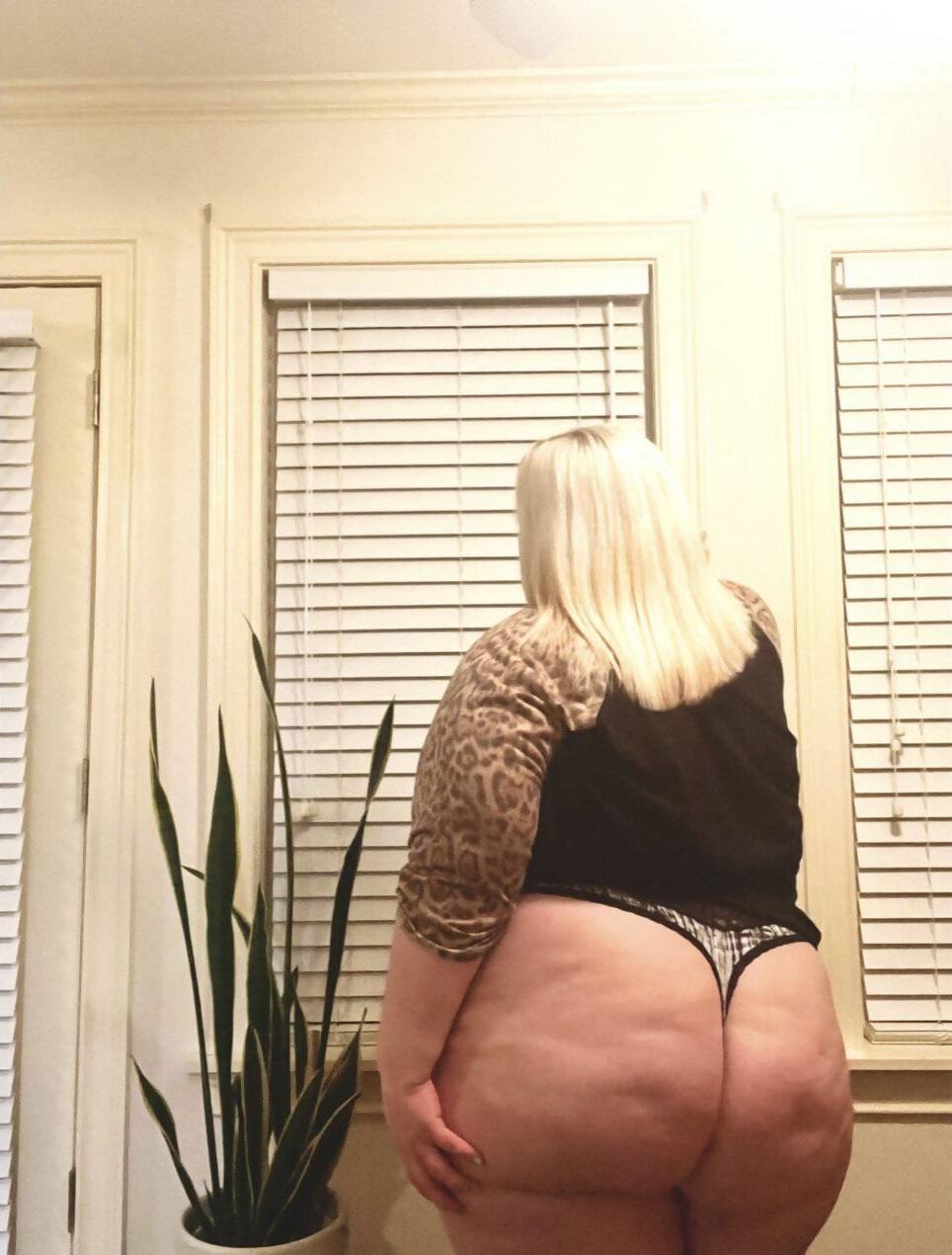 Reddit SSBBW SendMePicsOfYourDogg com bunda enorme