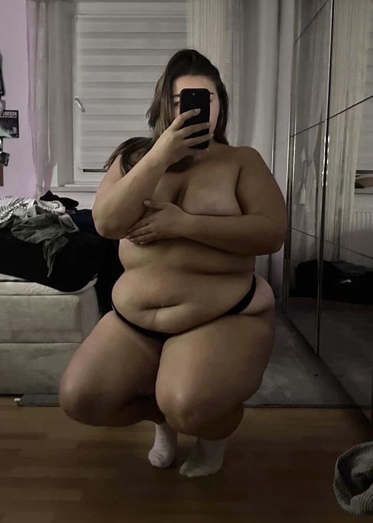 Fat Feedee Bodies Make Me Hard