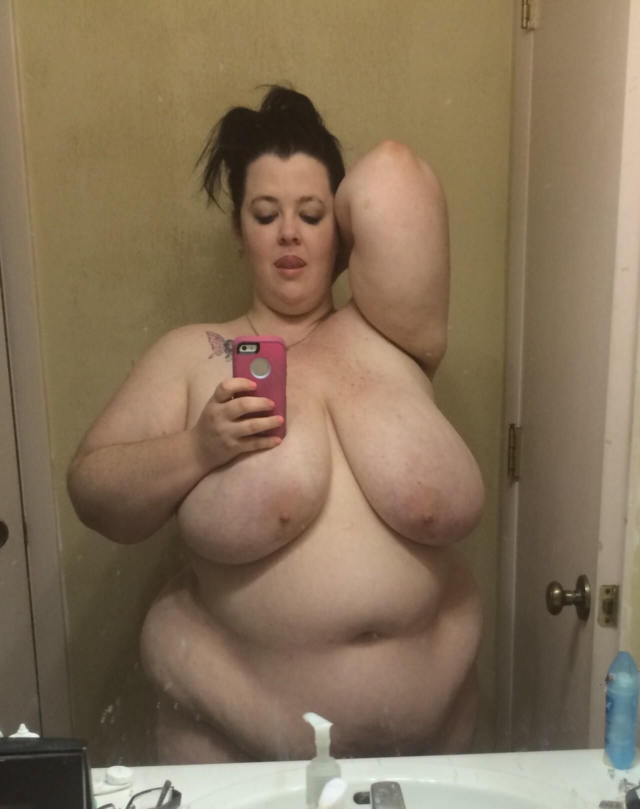 BBW selfie 