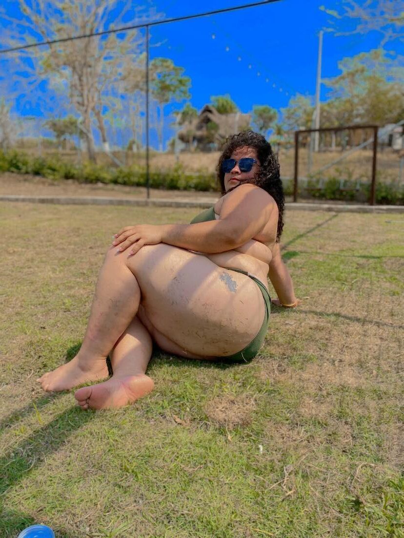 COLUMBIAN BBW BIKINI BABE