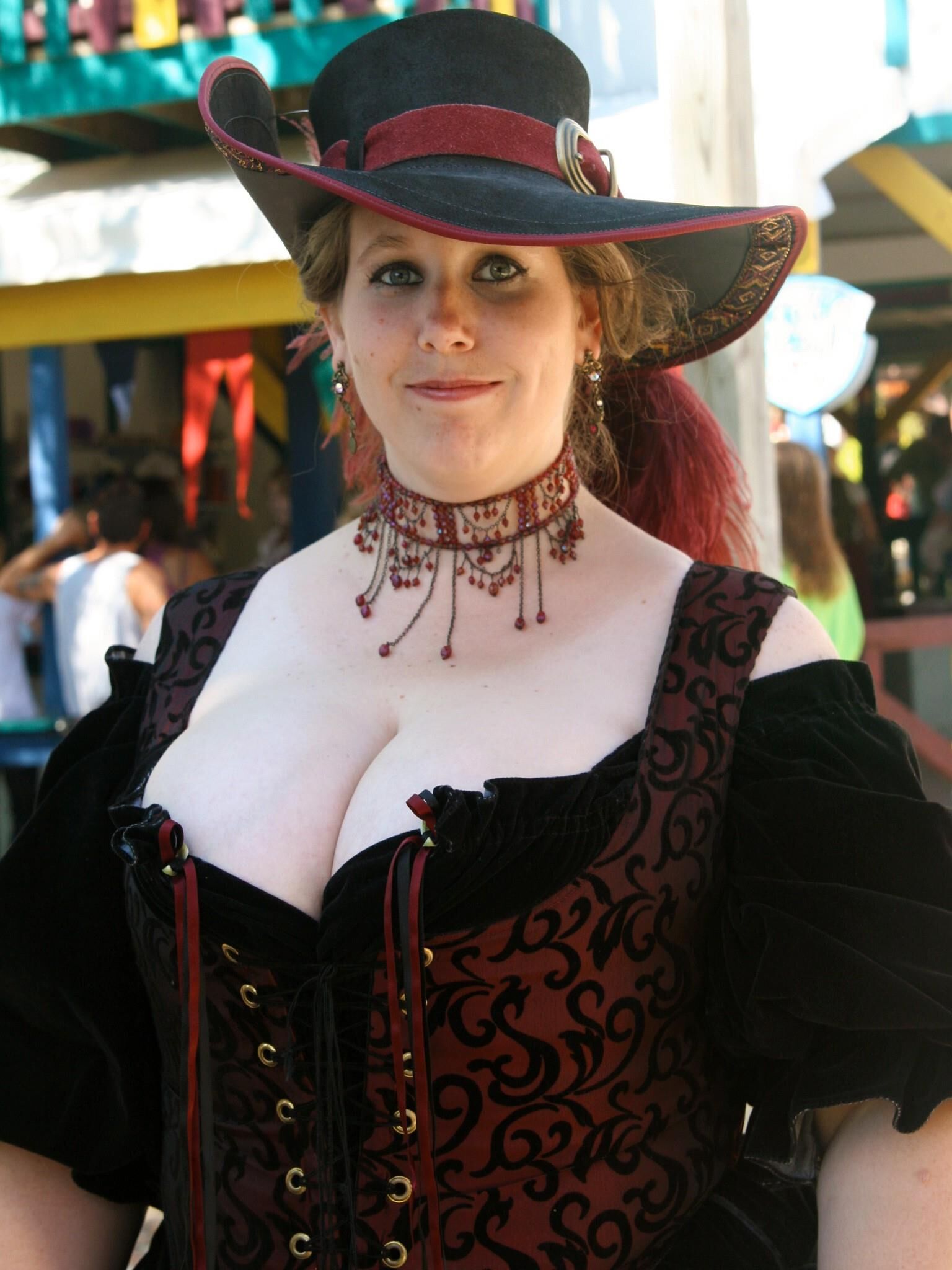 Sexy chubby women (Ren Fair Beauties BBW)