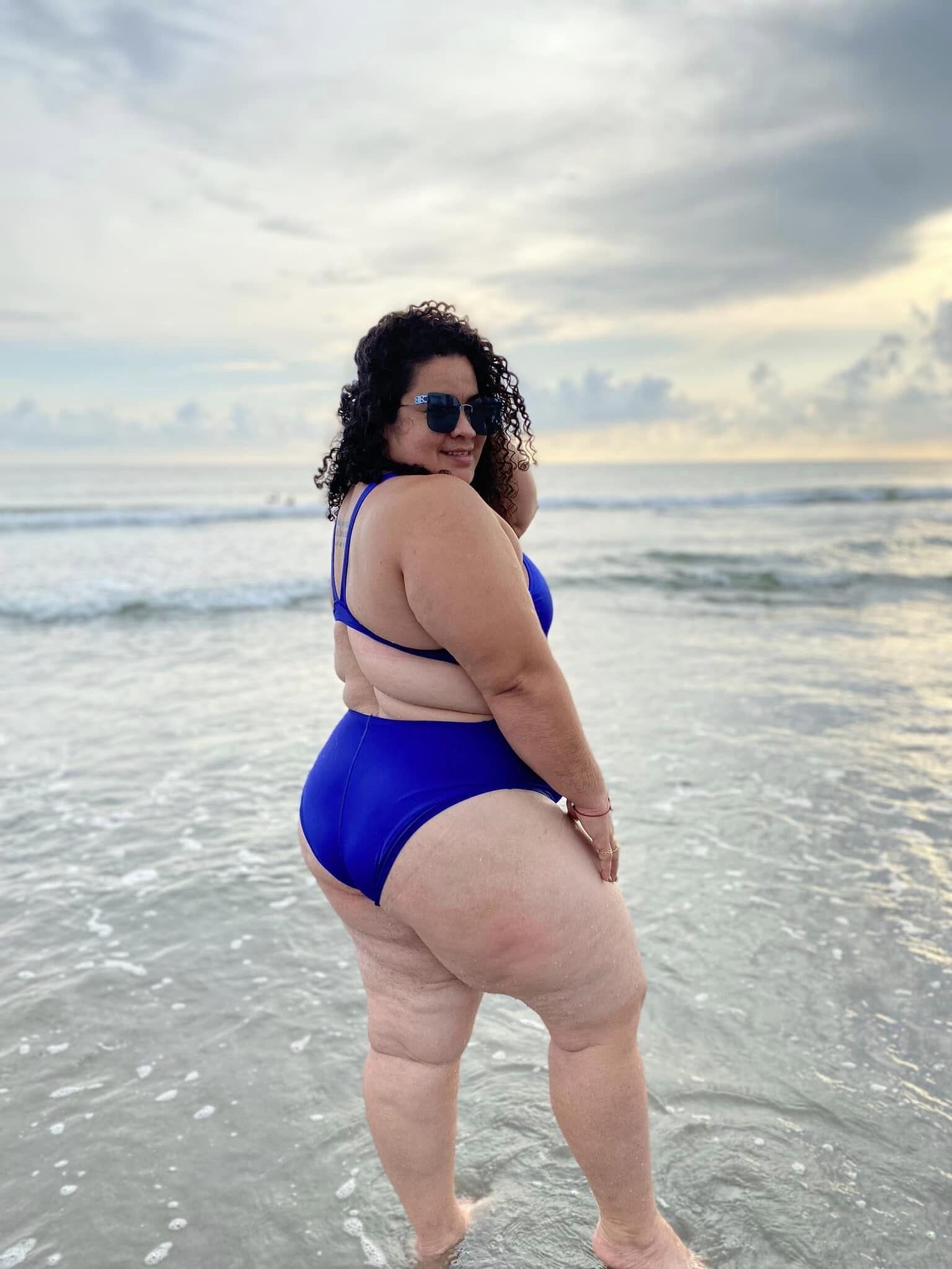 COLUMBIAN BBW BIKINI BABE