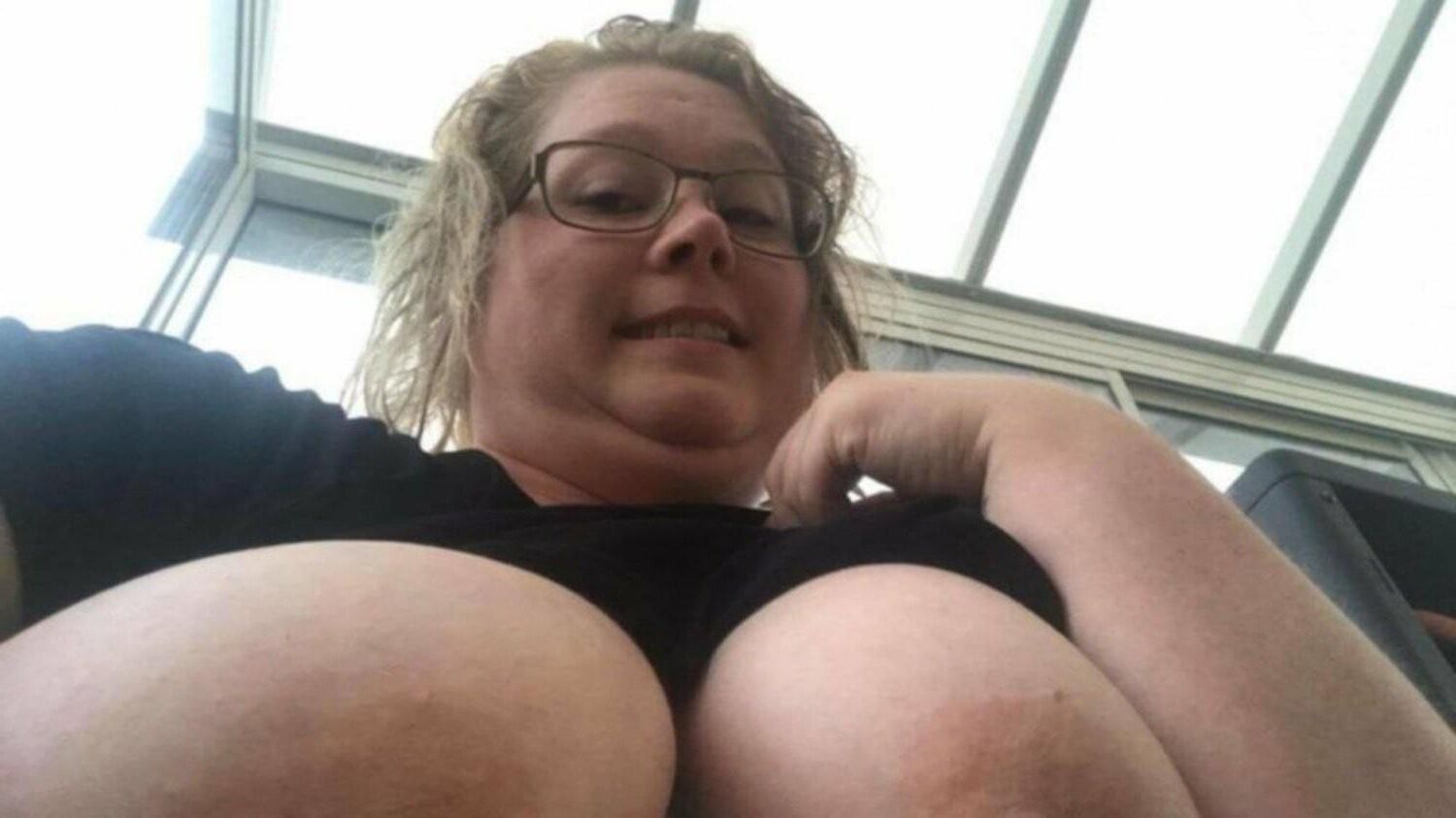 BBW mostrando sus tetas y grandes pezones