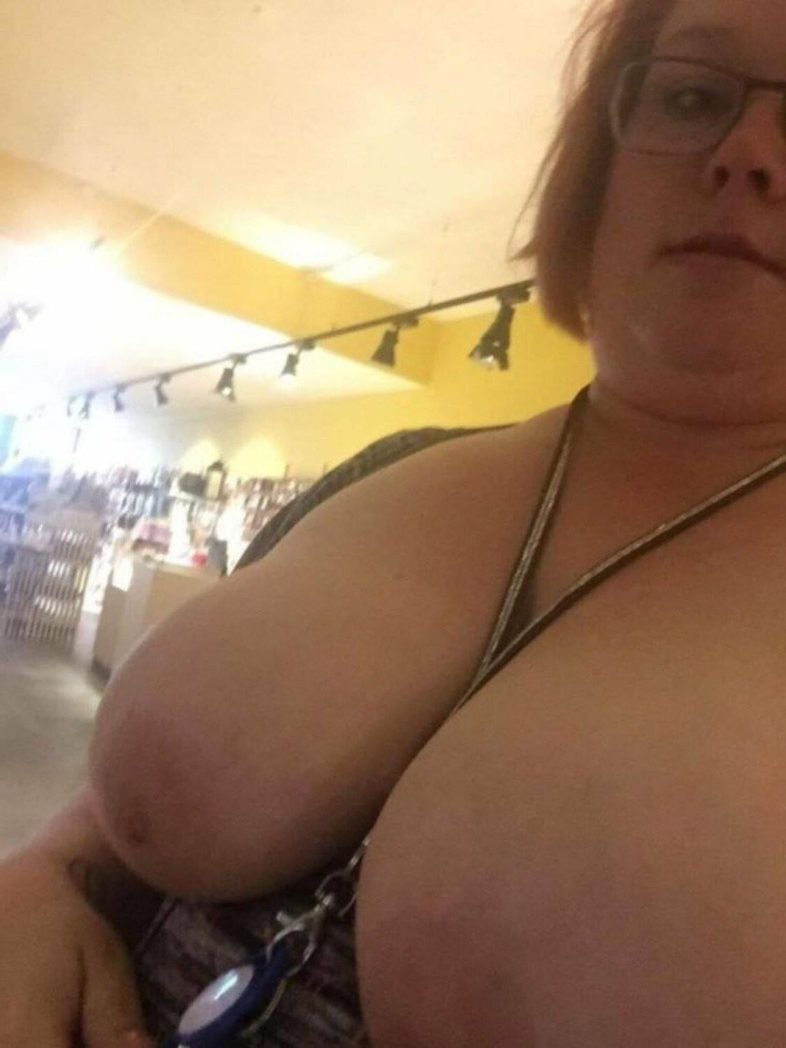 BBW mostrando sus tetas y grandes pezones