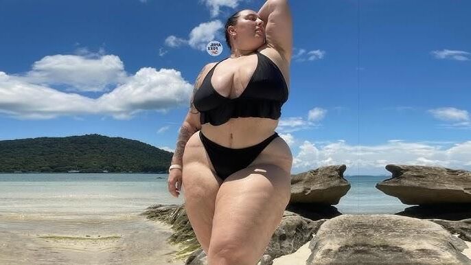 April Huge Ass Tits Beayty Sexy BBW Girl Mixed Hot Photos