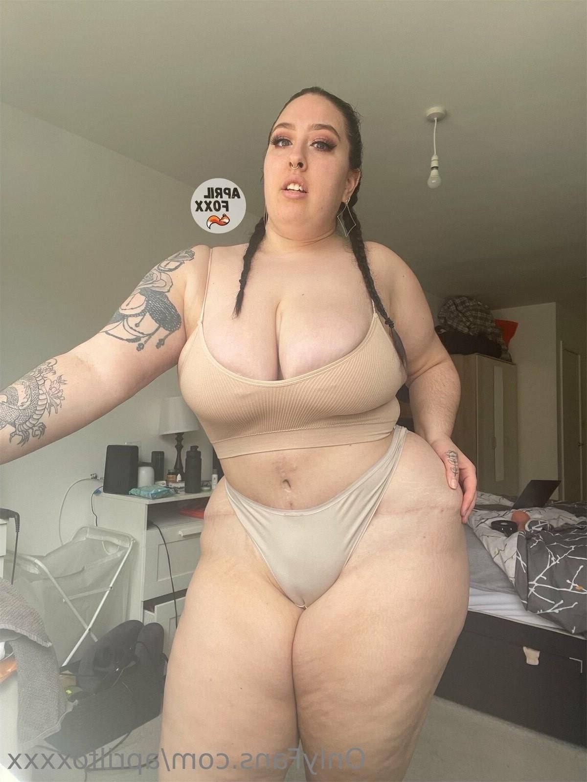 April Huge Ass Tits Beayty Sexy BBW Girl Mixed Hot Photos