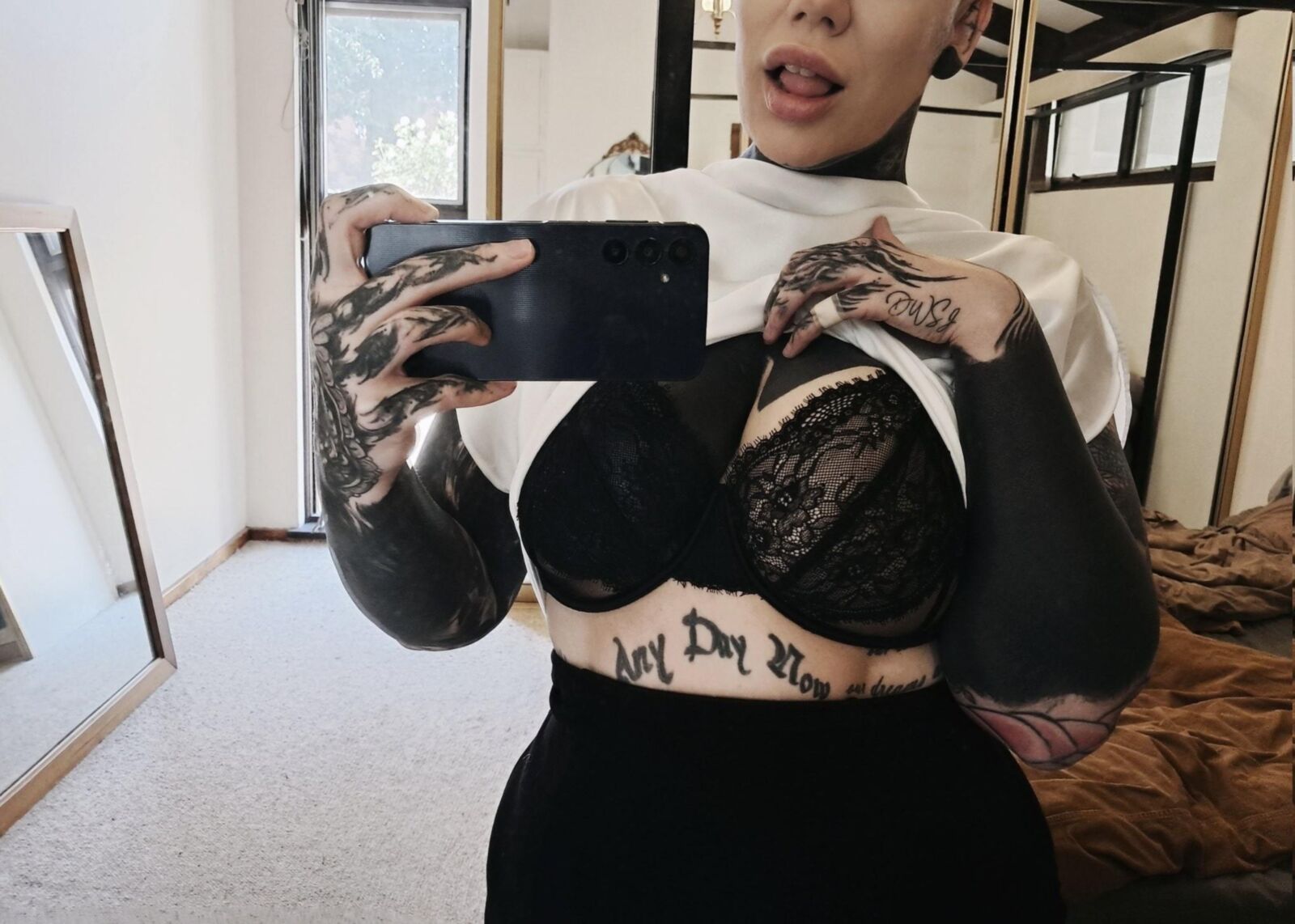 Voncaskxt Bald Tattooed Big Butt and Boobs Hot Milf Mixed Shots